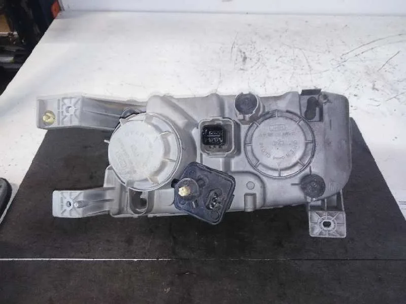 Faro Derecho para Hyundai Trajet (Fo)