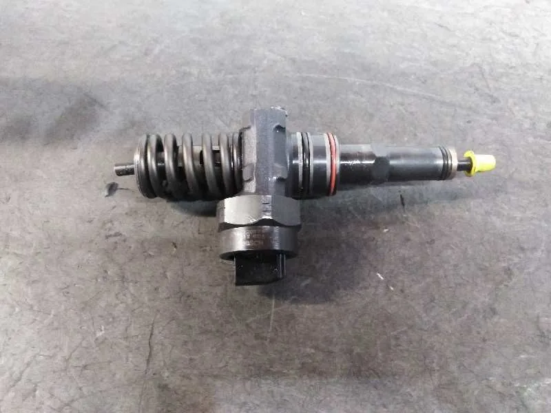 Inyector para Volkswagen Passat Berlina (3B3)