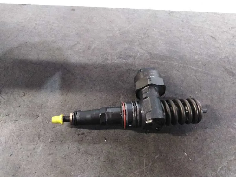 Inyector para Volkswagen Passat Berlina (3B3)