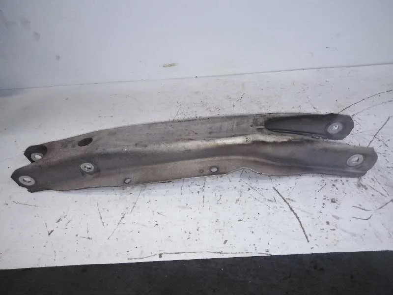 Brazo Suspension Inferior Trasero Izquierdo para Mercedes-Benz Clase Gla (W156)