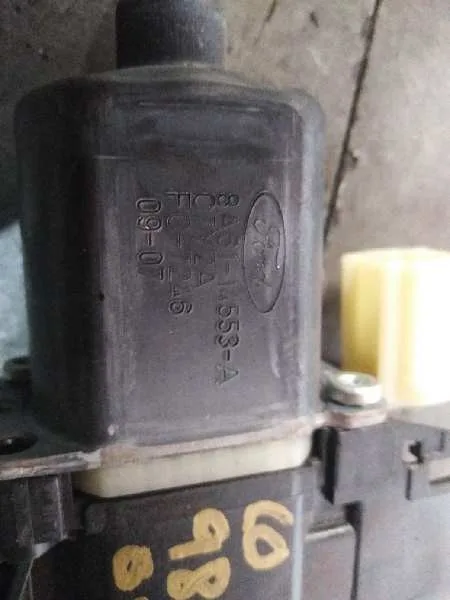 Motor Elevalunas Delantero Derecho para Ford Fiesta (Cb1)