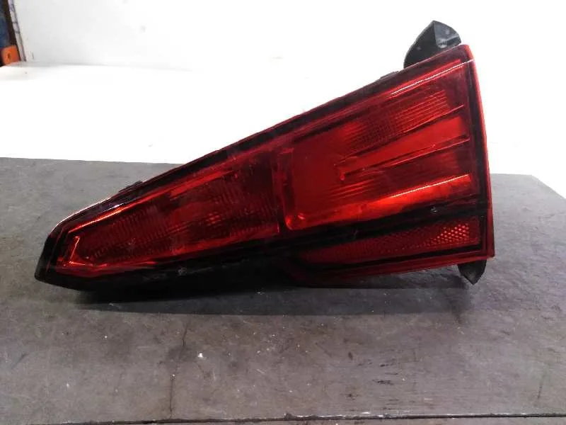 Piloto Trasero Derecho Interior para Audi A4 Berlina (8W2)