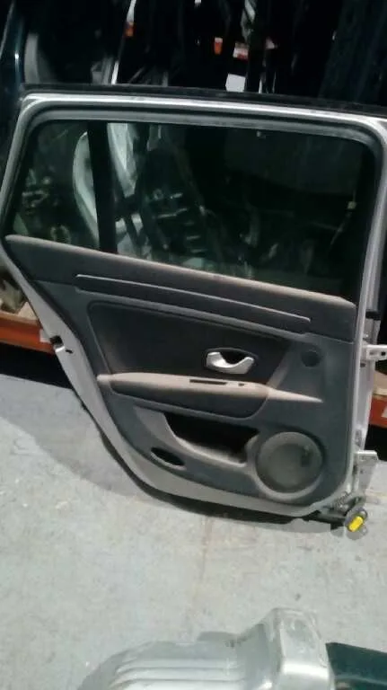 Puerta Trasera Izquierda para Renault Laguna Grandtour Iii