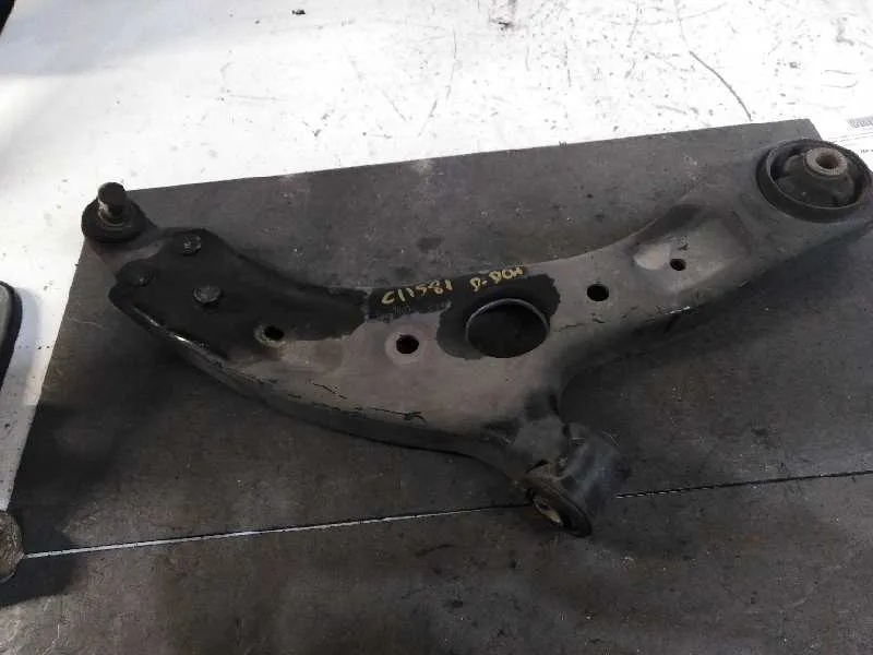 Brazo Suspension Inferior Delantero Derecho para Kia Carens ( )