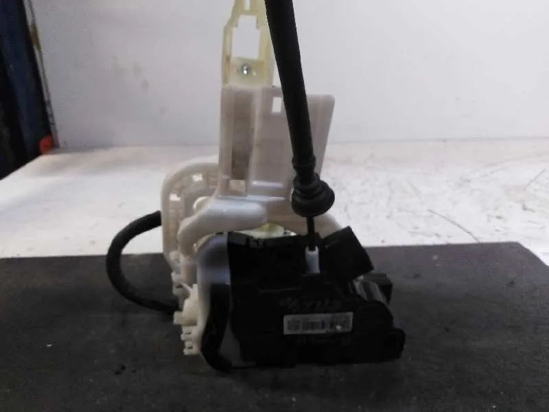 Cerradura Puerta Delantera Izquierda para Kia Carens ( )