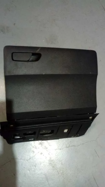 Guantera para Audi Q2 (Gab)