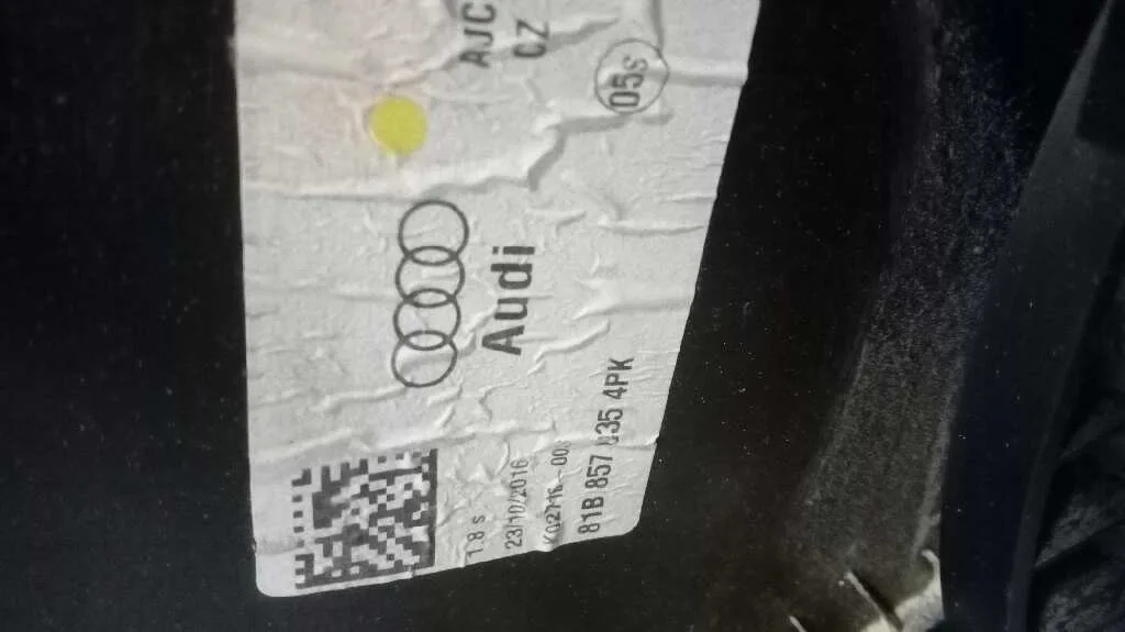 Guantera para Audi Q2 (Gab)