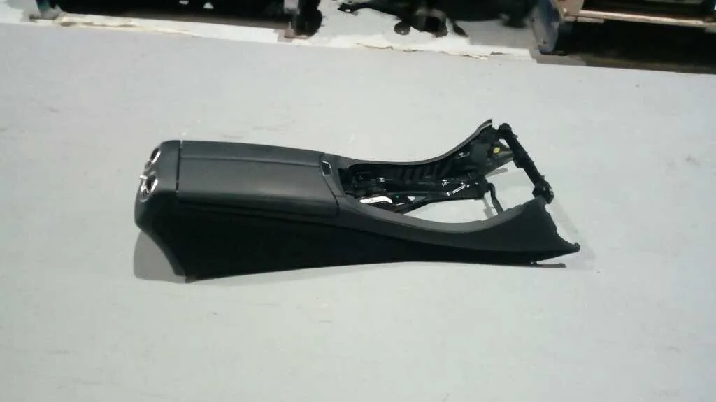 Consola Central para Mercedes-Benz Clase E Lim. (W213)