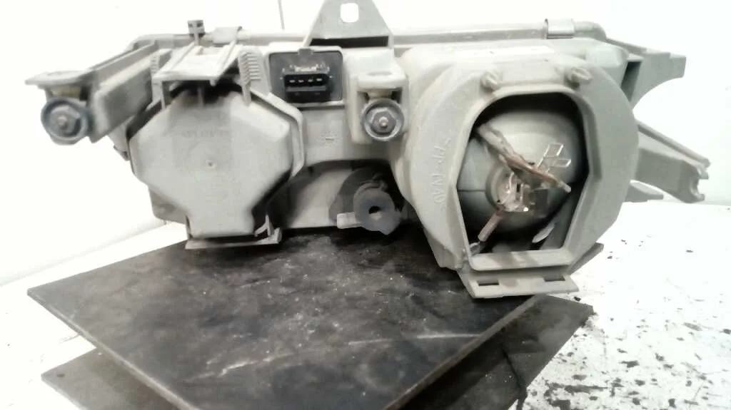 Faro Derecho para Alfa Romeo 145