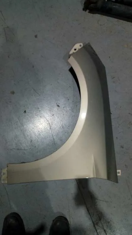 Aleta Delantera Izquierda para Ford Focus Lim. (Cb8)