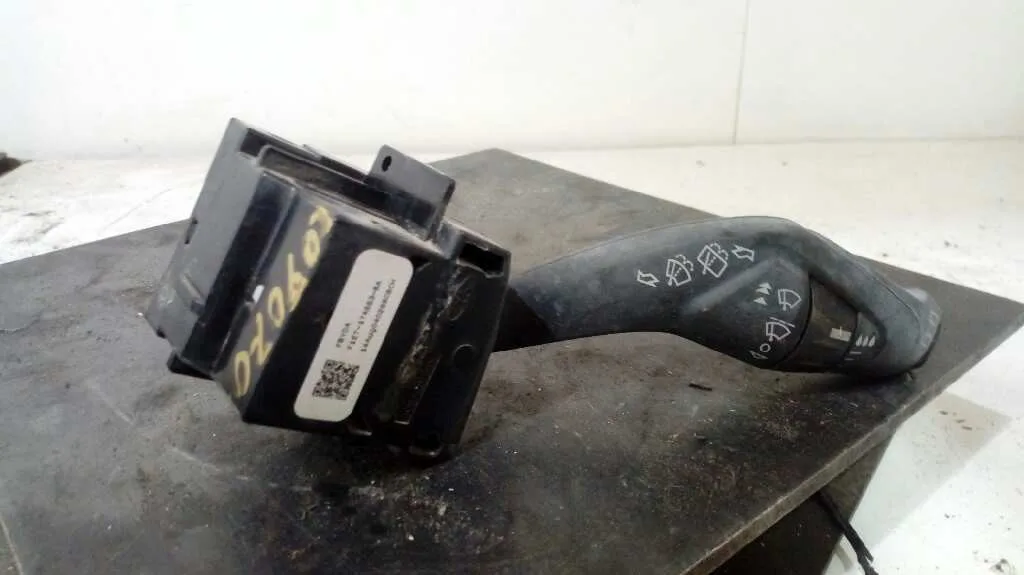 Mando Limpia para Ford Focus Lim. (Cb8)