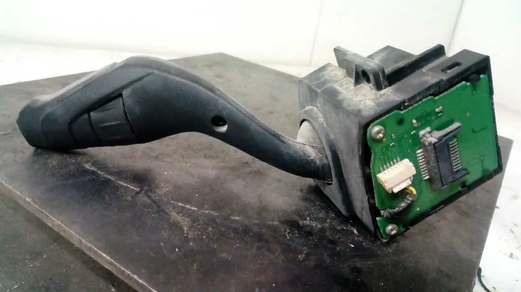 Mando Limpia para Ford Focus Lim. (Cb8)
