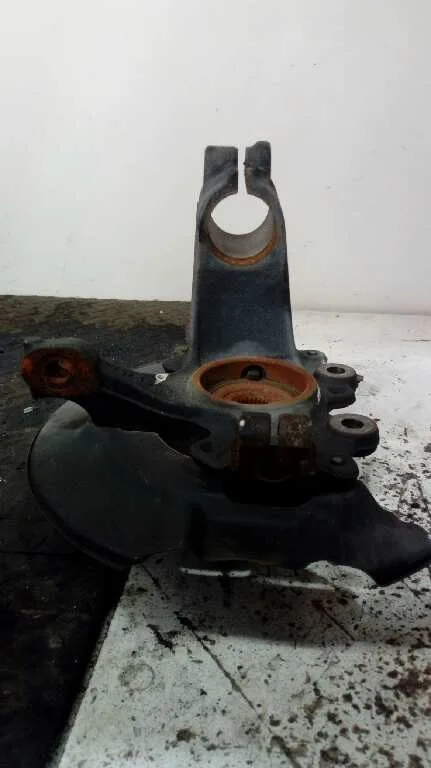 Mangueta Delantera Izquierda para Ford Focus Lim. (Cb8)