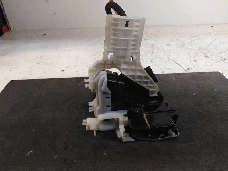 Cerradura Puerta Delantera Derecha para Kia Carens ( )