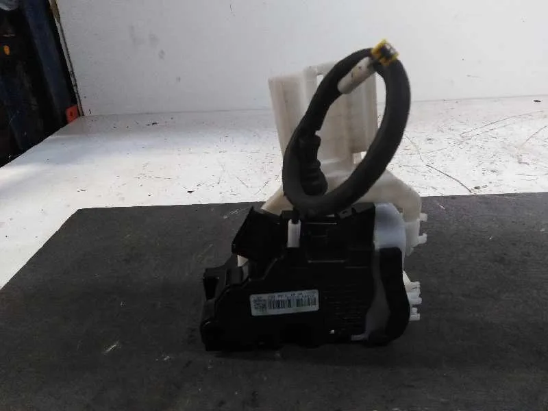 Cerradura Puerta Delantera Derecha para Kia Carens ( )
