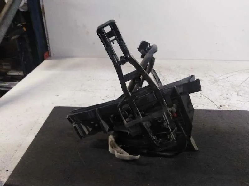 Cerradura Puerta Trasera Izquierda para Ford Focus Lim. (Cb8)