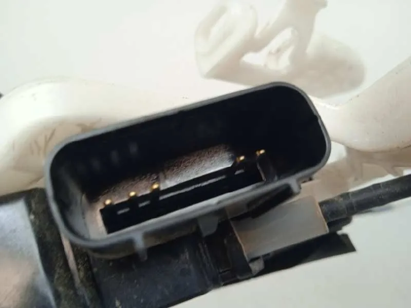 Cerradura Puerta Trasera Derecha para Kia Carens ( )