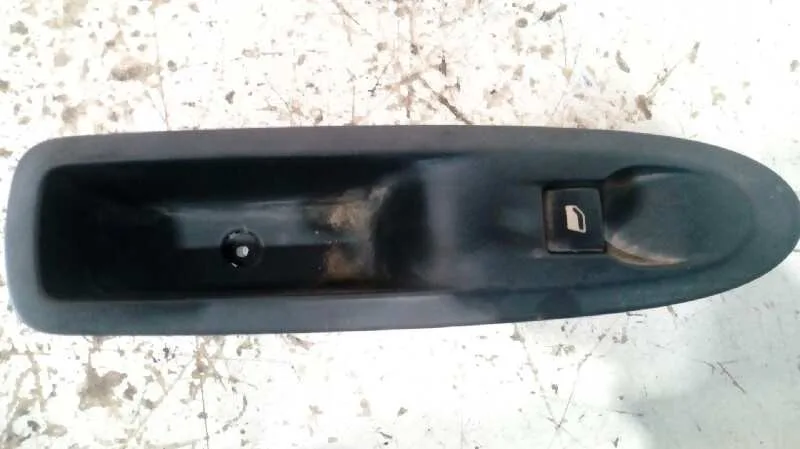 Mando Elevalunas Trasero Derecho para Citroën C4 Lim.