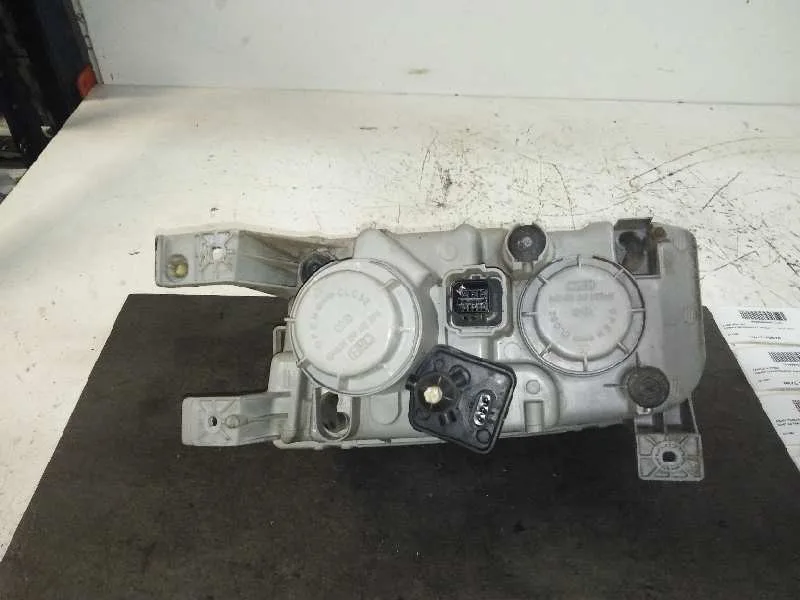Faro Derecho para Hyundai Trajet (Fo)