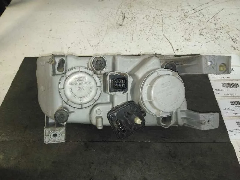 Faro Izquierdo para Hyundai Trajet (Fo)