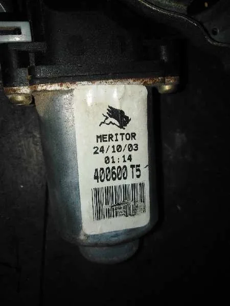 Elevalunas Delantero Derecho para Nissan Almera Tino (V10M)