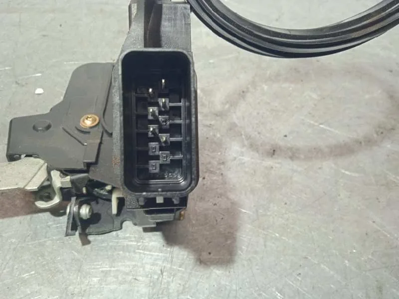 Cerradura Puerta Trasera Derecha para Ford Focus Berlina (Cap)