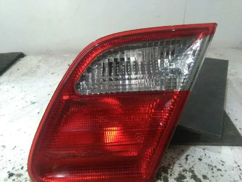 Piloto Trasero Derecho Interior para Mercedes-Benz Clase E (W210) Berlina