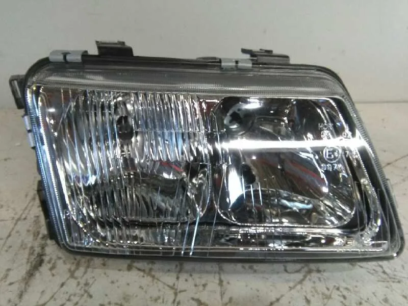 Faro Derecho para Audi A3 (8L)