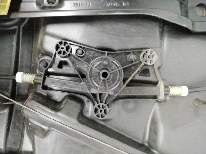 Elevalunas Delantero Derecho para Mercedes-Benz Clase B (W246)