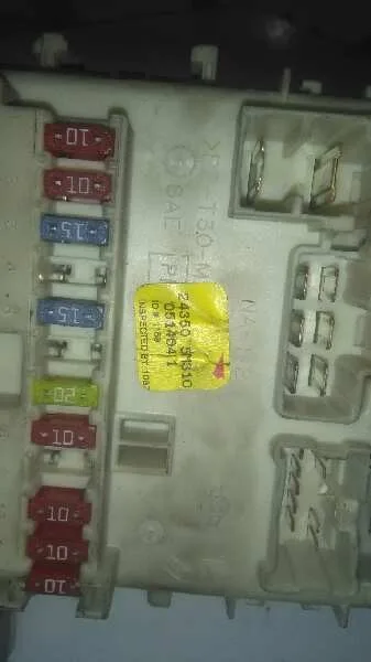 Caja Reles / Fusibles para Nissan Almera (N16/E)