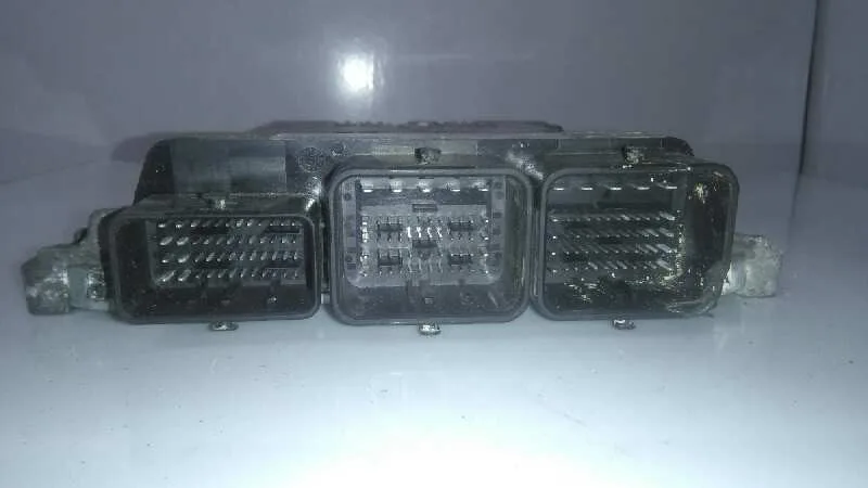 Centralita Motor Uce para Ford Focus Lim. (Cb8)