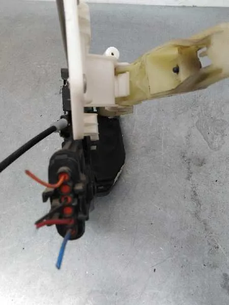 Cerradura Puerta Trasera Izquierda para Kia Carens (Un)