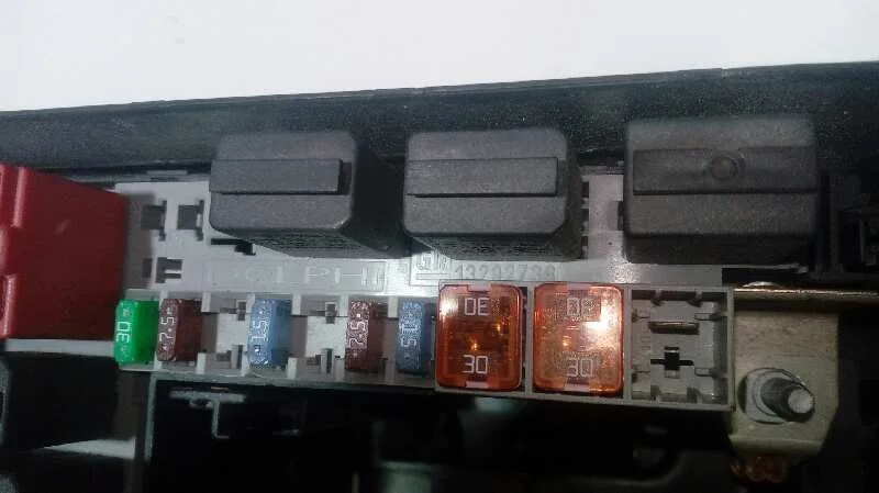 Caja Reles / Fusibles para Opel Corsa D