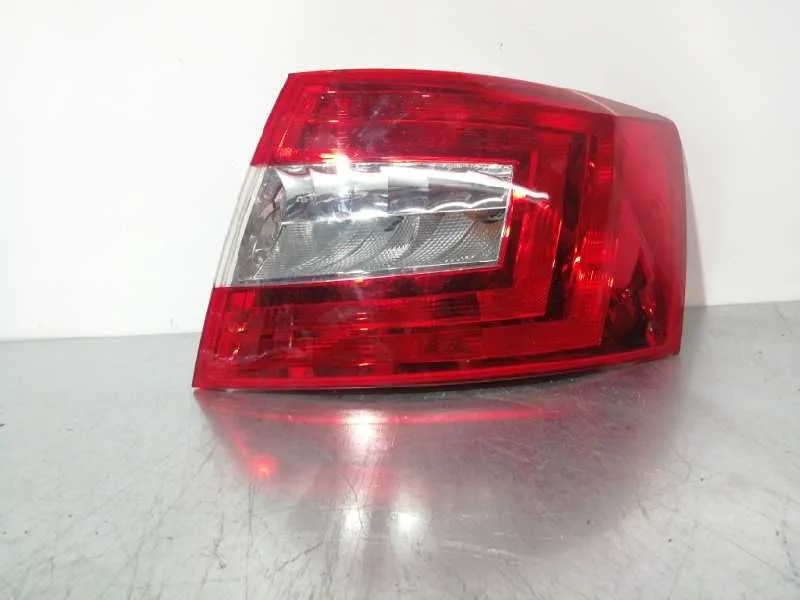Piloto Trasero Derecho para Skoda Octavia Lim. (5E3)