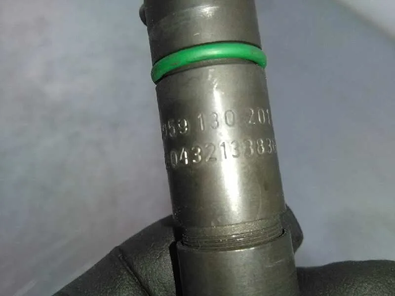 Inyector para Volkswagen Passat Berlina (3B2)