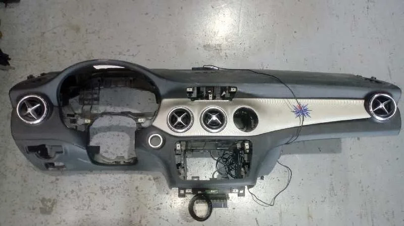 Salpicadero para Mercedes-Benz Clase Gla (W156)