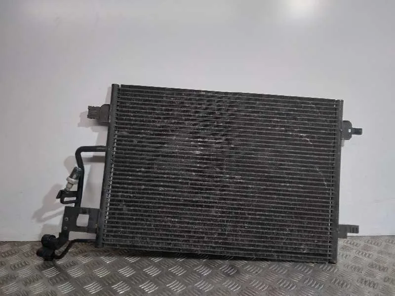 Condensador / Radiador Aire Acondicionado para Volkswagen Passat Berlina (3B3)