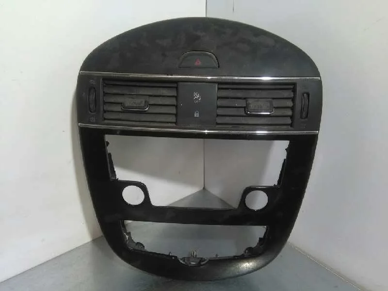 Consola Central para Nissan Pulsar (C13)