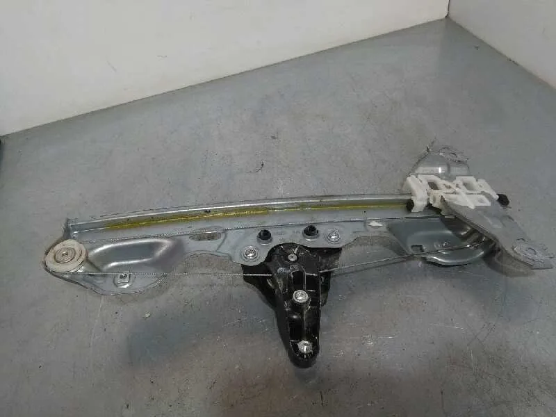 Elevalunas Trasero Derecho para Nissan Pulsar (C13)