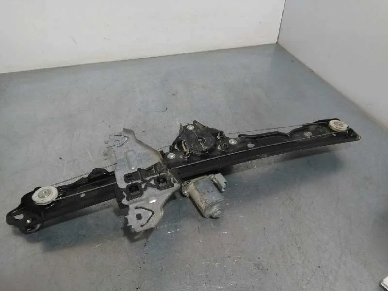 Elevalunas Delantero Derecho para Nissan Pulsar (C13)
