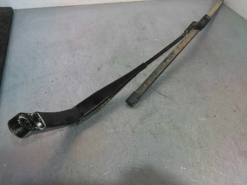 Brazo Limpia Delantero Izquierdo para Nissan Pulsar (C13)