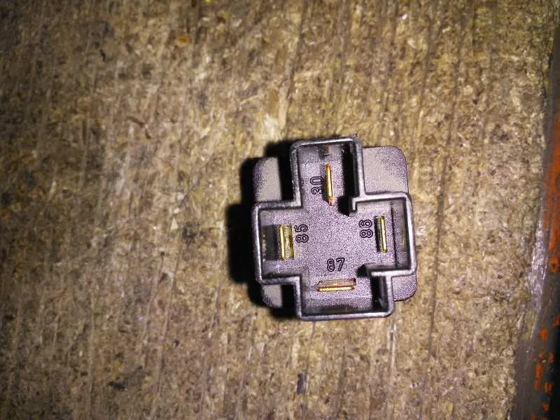 Rele para Nissan Terrano/Terrano.ii (R20)