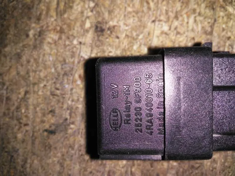 Rele para Nissan Terrano/Terrano.ii (R20)