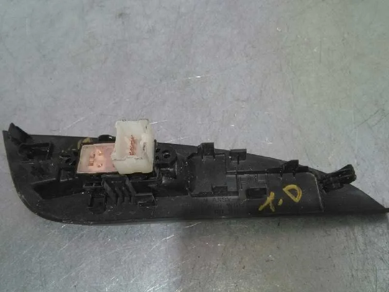 Mando Elevalunas Trasero Derecho para Nissan Pulsar (C13)