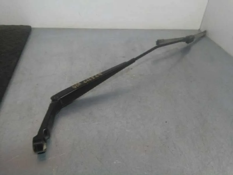 Brazo Limpia Delantero Derecho para Nissan Pulsar (C13)