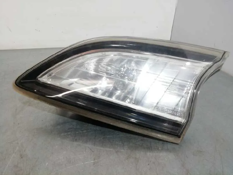 Piloto Trasero Derecho Interior para Mazda 3 Lim. (Bl)