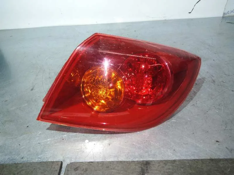 Piloto Trasero Derecho para Mazda 3 Berlina (Bk)