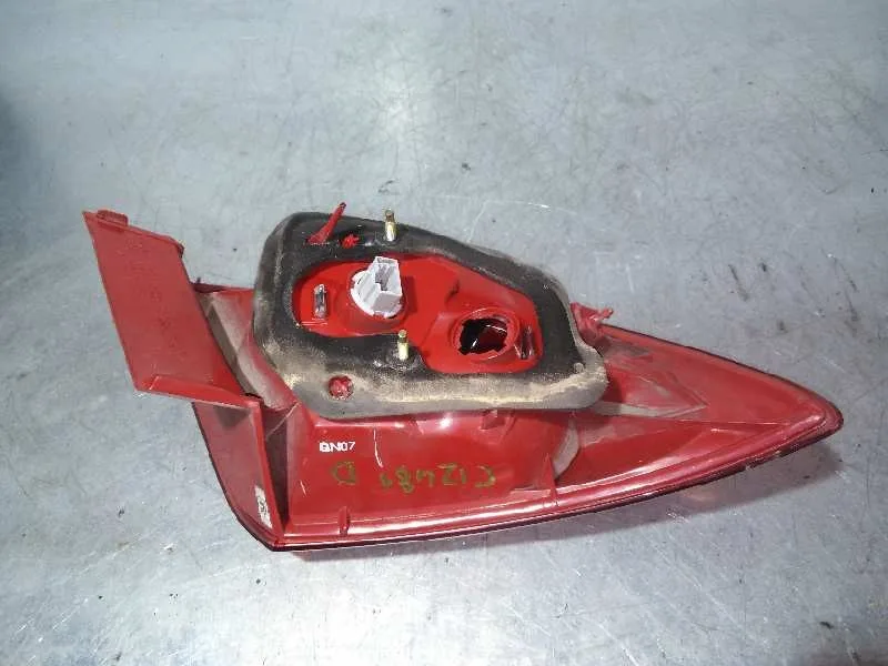 Piloto Trasero Derecho para Mazda 3 Berlina (Bk)