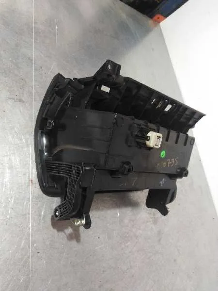 Guantera para Nissan Note