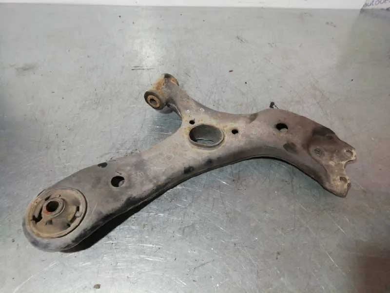 Brazo Suspension Inferior Delantero Derecho para Toyota Corolla (E15)